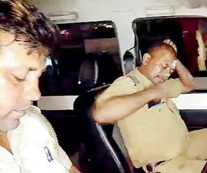 Mumbai: Bikers chase down drunk constable, get him arrested