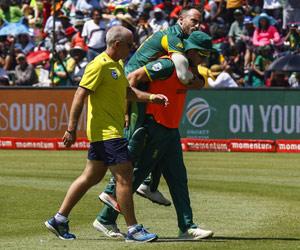 Injured Faf du Plessis will be out of action for six weeks