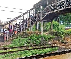Indian Army to help build foot overbridge at Elphinstone station