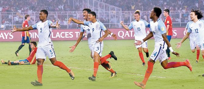 England players are ecstatic after beating Spain 5-2 to win the FIFA U-17 World Cup in Kolkata. Pic/PTI