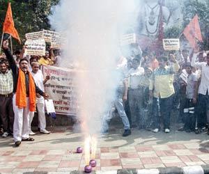 14 held for bursting crackers outside Supreme Court for Diwali