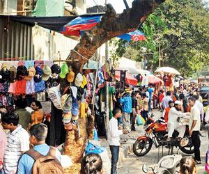Congress pitches to protect hawkers' right, meets officials