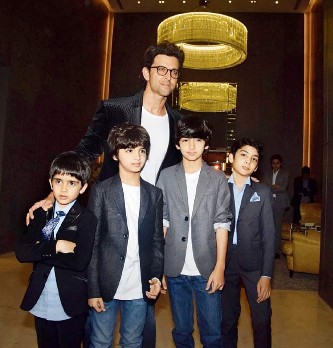 Hrithik Roshan with Hrehaan, Hridaan and friends