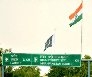 Why Indian flag at Wagah Border keeps tearing, while Pakistan's doesn't
