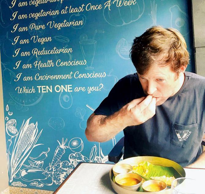 The cricketer enjoys Benne dosa at his "favourite vegetarian cafe” on a visit last month. Pic courtesy/Jonty Rhodes; Instagram account