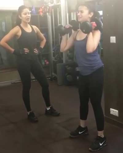 Ketrna Kef Yoga Sex - Oops! Katrina Kaif gives Alia Bhatt a hard time in gym