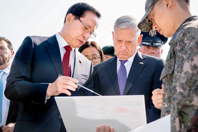 Mattis alongside his South Korean counterpart, Song Young-moo