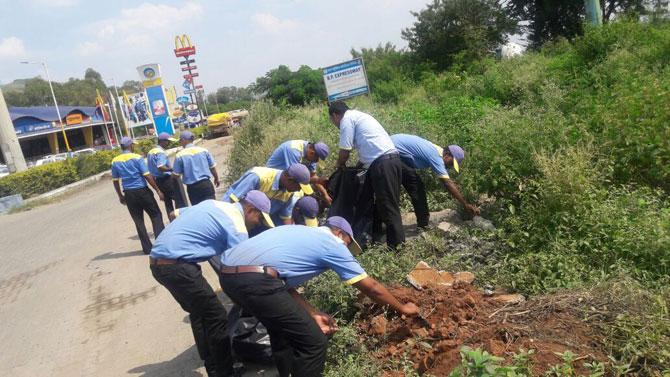 MSRDC takes up cleanliness drive on Mumbai Pune Expressway