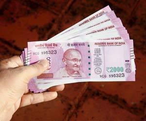 Woman police in Maharashtra tries to swallow bribe money after being caught