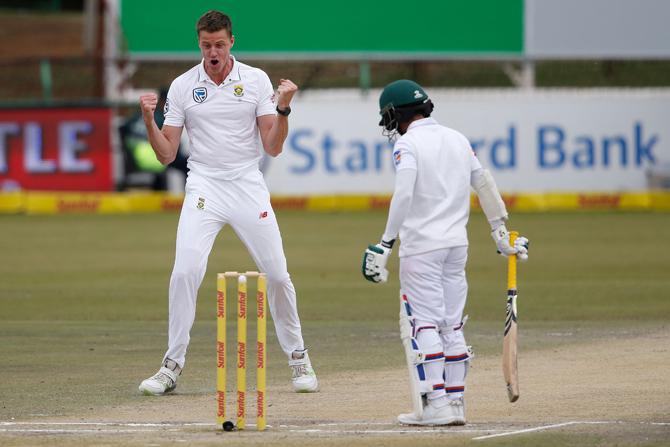 South African bowler Morne Morkel (L) celebrates the dismissal of Bangladeshi batsman Mominul Haque (R) during the fourth day of the first Test Cricket Match between South Africa and Bangladesh on October 1, 2017 in Potchefstroom. Pic/AFP