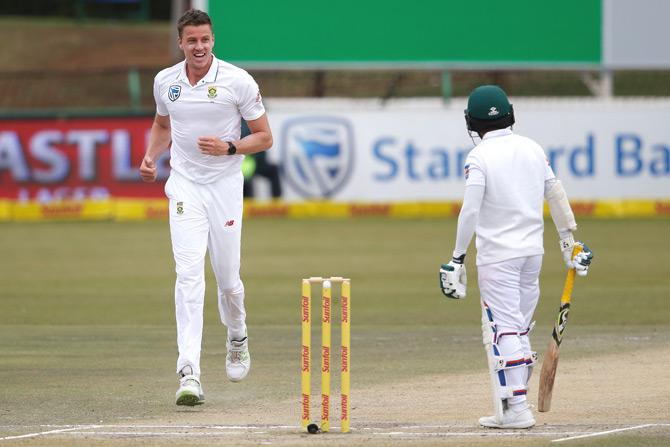 South African bowler Morne Morkel (L) celebrates the dismissal of Bangladesh batsman Mominul Haque (R) during the fourth day of the first Test Cricket Match between South Africa and Bangladesh on October 1, 2017 in Potchefstroom. Pic/AFP