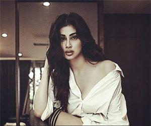 Oh so hot! Mouni Roy looks breathtakingly bold and beautiful in these pictures