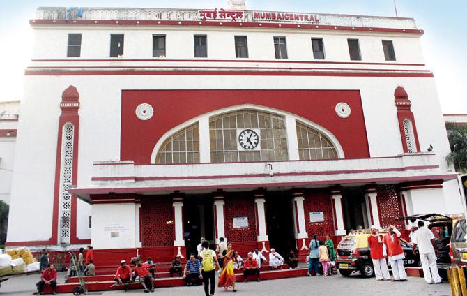 Mumbai Central railway terminus plays a crucial location in the play