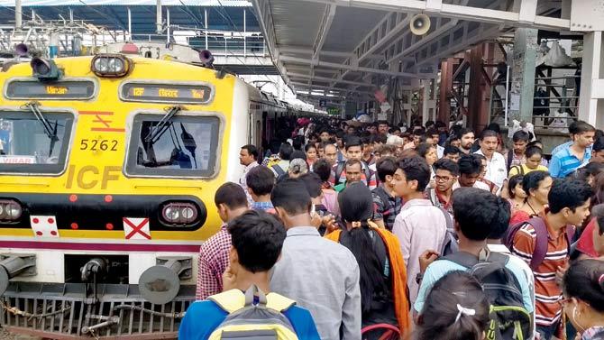 North end of platform 2 at Virar station is always crowded; better organisation of entry-exit points and modes of transport outside these will help