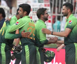 Pakistan whitewash Sri Lanka 5-0