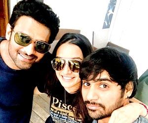 Check out Prabhas and Shraddha Kapoor's amazing selfie from the sets of 'Saaho'