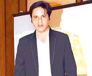 Rahul Roy seems to have lost oodles of weight. See photo