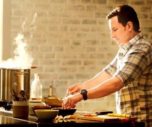 'Tu Hai Mera Director' alleges Saif ali Khan's 'Chef' got more shows unfairly