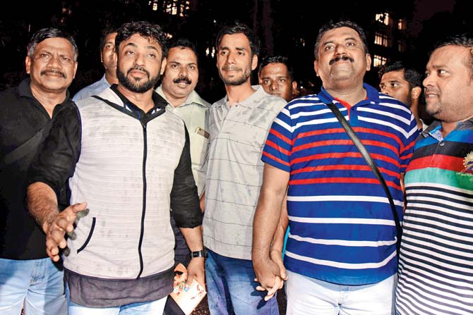 Crime branch along with arrested accused Sajjad Mogul. Pic/ Suresh Karkera