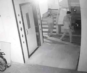 Can you believe! Four thieves enter building and steal a pair of sandals