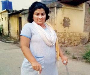 Mumbai: 22-year-old Pune girl who lost legs in train accident back on her feet