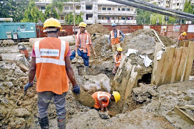 The ruptured main sewerage line carried waste from areas like Madanpura, Sankhli Street in Byculla, Morland Road and part of Mumbai Central