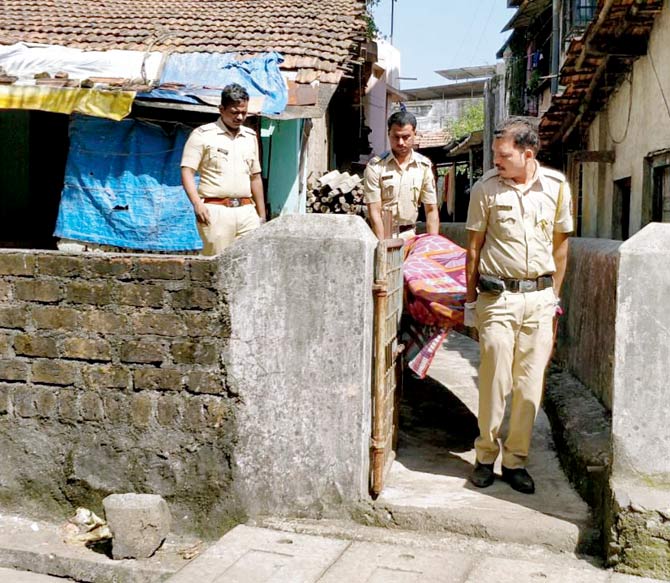 Officers from Shivaji Nagar police station bring out the two bodies from the Ambernath residence of Natram Verma. Pic/Navneet Barhate