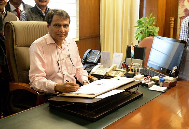 Suresh Prabhu takes up H-1B, L-1 visa issues strongly with US 