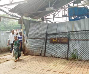 Mumbai Safety Audit: With just two tracks, Harbour line stations fall short