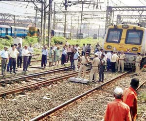 Mumbai local derails at CSMT a day after Railway Minister Piyush Goyal's meeting