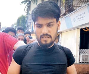 Mumbai jeweller spots thief in act, chases him, gets him arrested