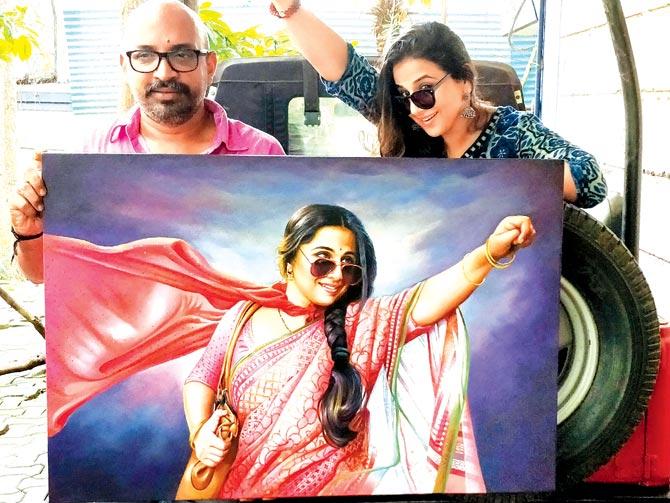 Director Suresh Triveni and Vidya Balan with the oil painting on the set of the film