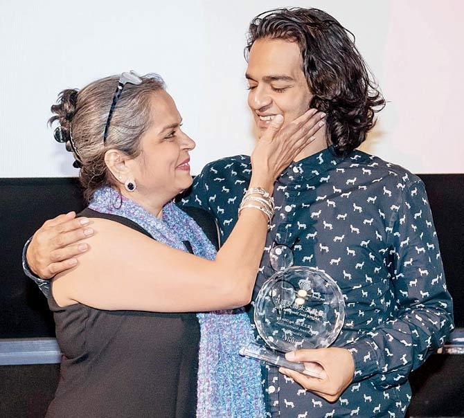 Vikrant Dhote with his mother after receiving the award