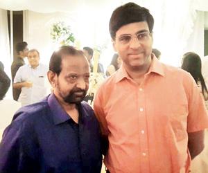 Viswanathan Anand meets Indian cricket great Gundappa Viswanath