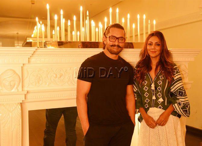 Aamir Khan with Gauri Khan at her store in Juhu. Pics/Yogen Shah