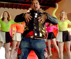 Aamir Khan as outrageous Shakti Kumaarr in Sexy Baliye song will make you cringe