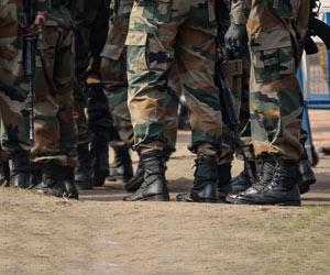 Mumbai: Army jawan parades woman with garland of slippers, arrested