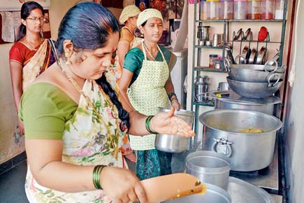 Kalwa-based Jewish-backed women's group is feeding thousands of poor kids