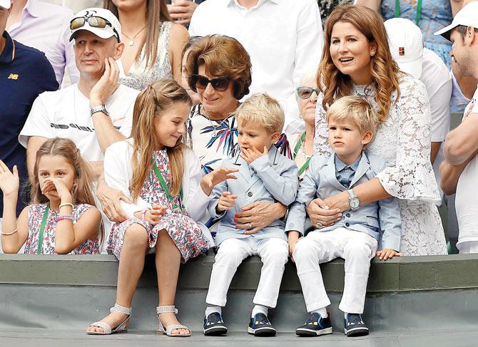 Mirka Federer (left) and kids