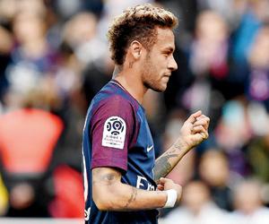 Neymar strikes twice as Paris St Germain thrash Bordeaux 6-2