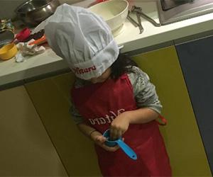 Akshay Kumar and Twinkle Khanna's daughter Nitara looks adorable in a chef's hat