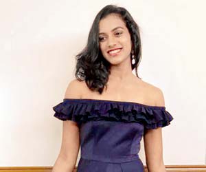 PV Sindhu looks hot in dark blue off-shoulder outfit