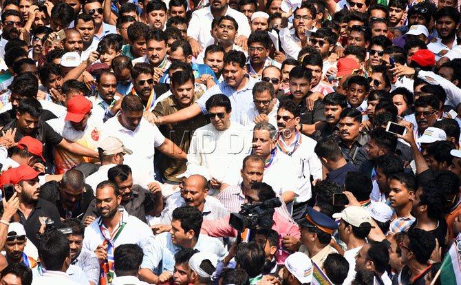 MNS chief Raj Thackeray holds massive protest march from Metro Junction to Churchgate in south Mumbai demanding better railway infrastructure for commuters in wake of the tragic stampede at Elphinstone Road Station tragedy that claimed the lives of 23 people. PIC/SHADAB KHAN