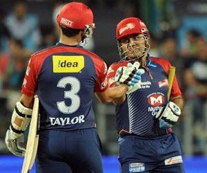 Virender Sehwag is shocked and surprised by Ross Taylor's amazing Hindi
