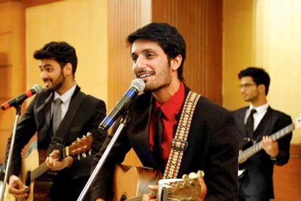 Drop in to this popular Mumbai restaurant and groove to pop rock tonight
