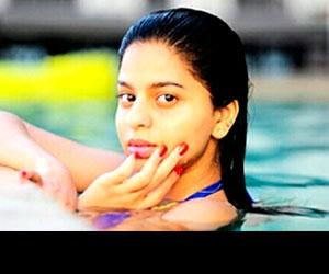Shah Rukh Khan's daughter Suhana's pool picture goes viral