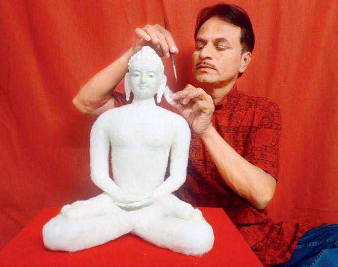 Anant Khairnar with a Lord Mahavir cotton sculpture. Pics/Rishikesh Khairnar
