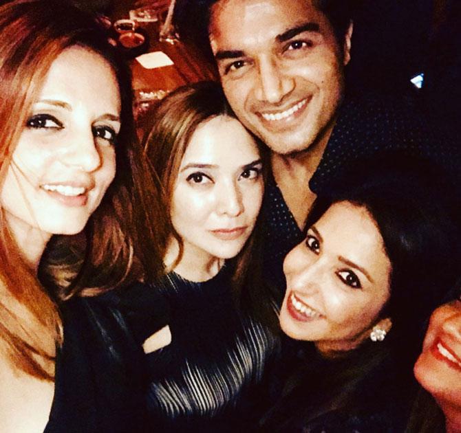 Sussanne Khan and Malaika Parekh with friends