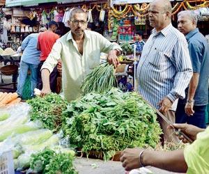 Sunshine story: Vegetable seller returns Rs 12 lakh gold to woman