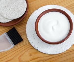 Daily Skin-Healthy Tips: Remove tan with tomato and yogurt face scrub